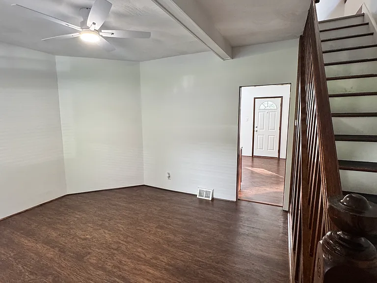 2808 Kenilworth St — Photo 2