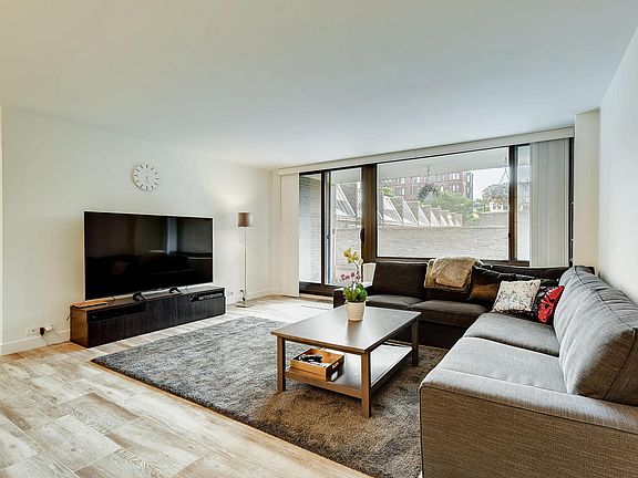 5th image of 1555 N Sandburg Ter APT 103