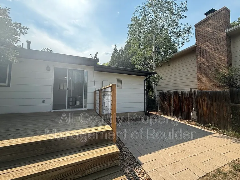 1520 Taft Ct — Photo 27