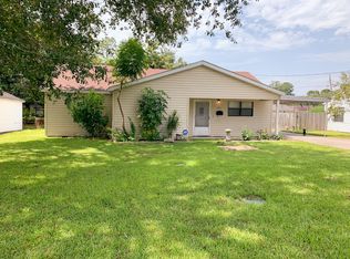 2831 Berry Ave, Groves, TX 77619