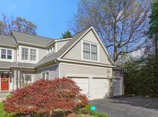 1332 Red Hawk Cir, Reston, VA 20194