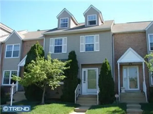 86 Louis James Ct, Upper Chichester, PA 19014