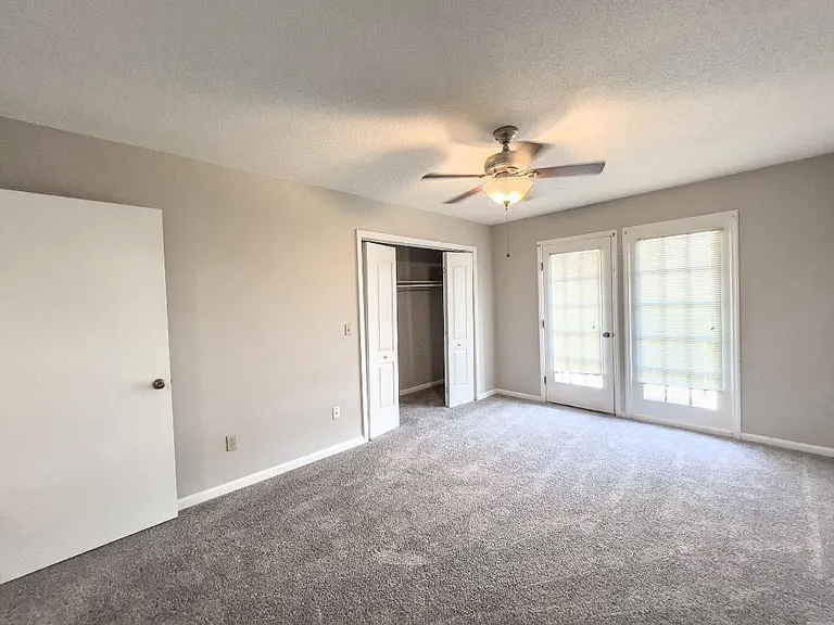 101 Timber Ln #C — Photo 6