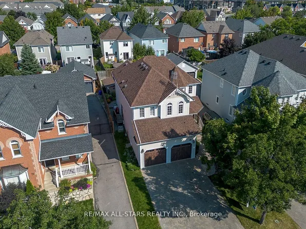 69 Matthewson Pl, Whitby, ON L1M 1H4