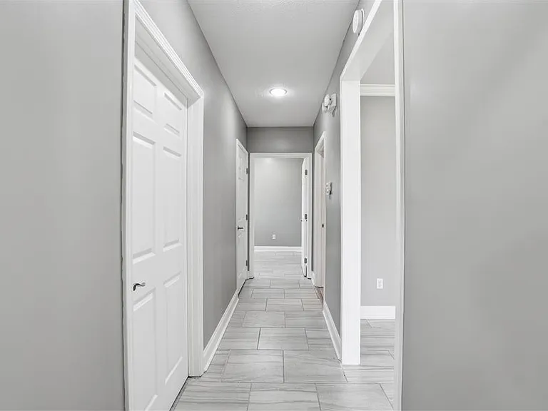 2412 Maplewood Dr #1 — Photo 5