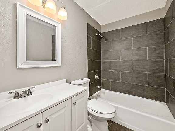 5th image of 3739 Wyandotte St APT 2