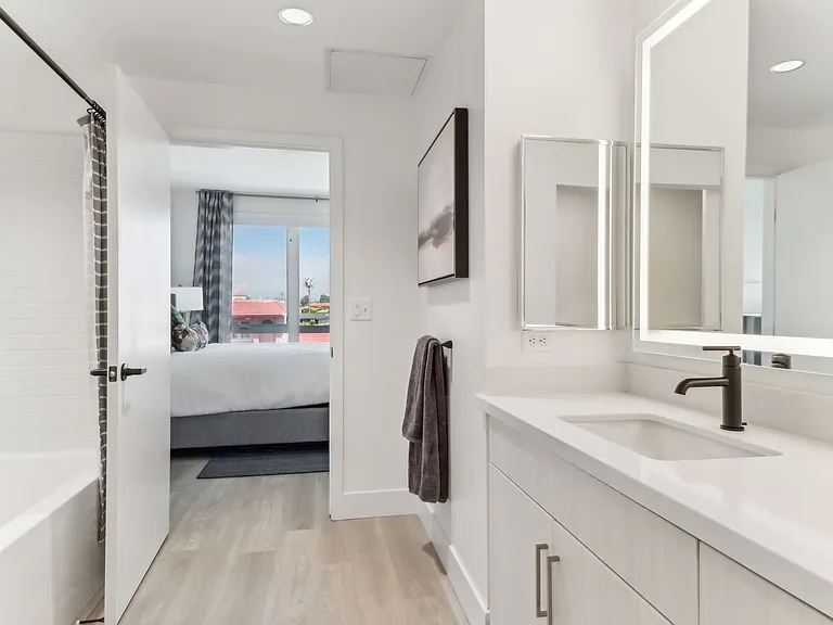 Begonia Place Luxury Apartments — Photo 20
