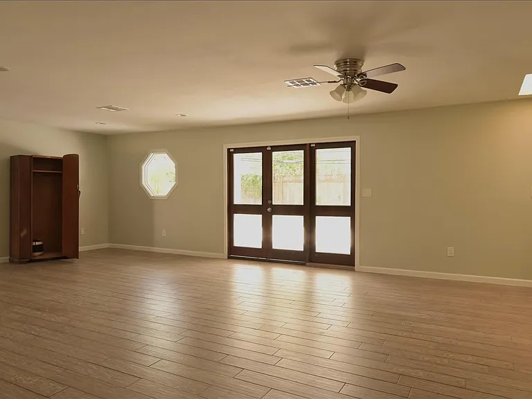 9810 Cliffwood Dr — Photo 5