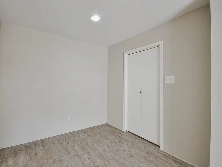 12905 Woodforest Blvd #704 — Photo 6