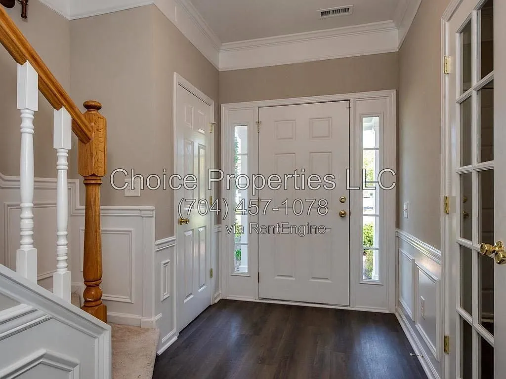 4 bed, 2.5 bath, 1872 sqft, $2,349 — Photo 3
