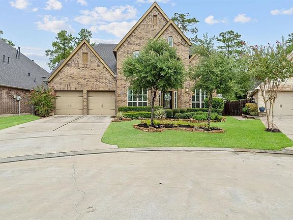 18606 Lena Trail is located on a half cul-de-sac and features 4 bedrooms, 3.5 baths, a 3 car garage, gameroom, media room, wet bar, and outdoor oasis.