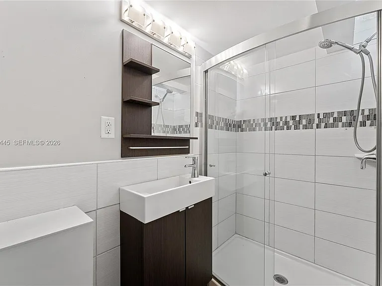 2618 Monroe St #B — Photo 11