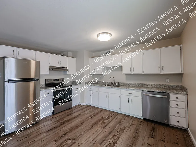 13861 N 48th Ave — Photo 6