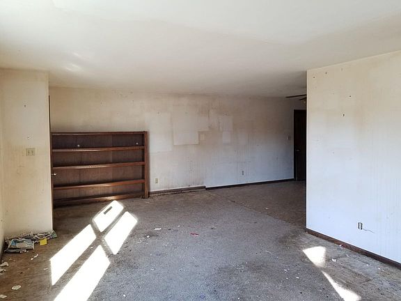 5th image of 1207 Center St