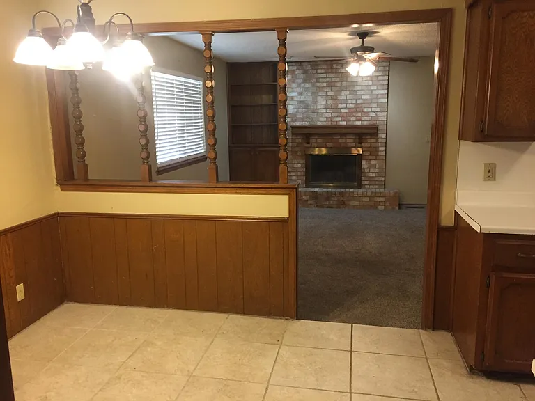 2219 Rogers Cir — Photo 3
