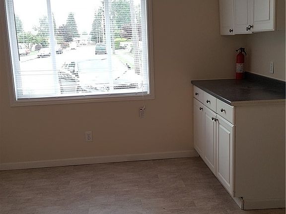 5th image of 216 Pike St SE