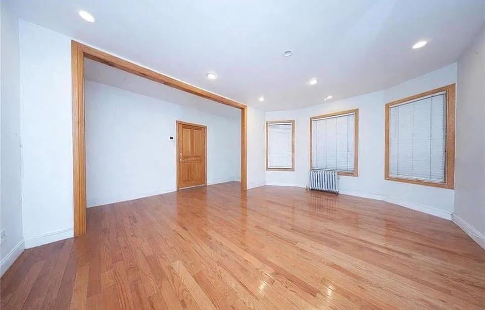 160 Bay 28th St #1