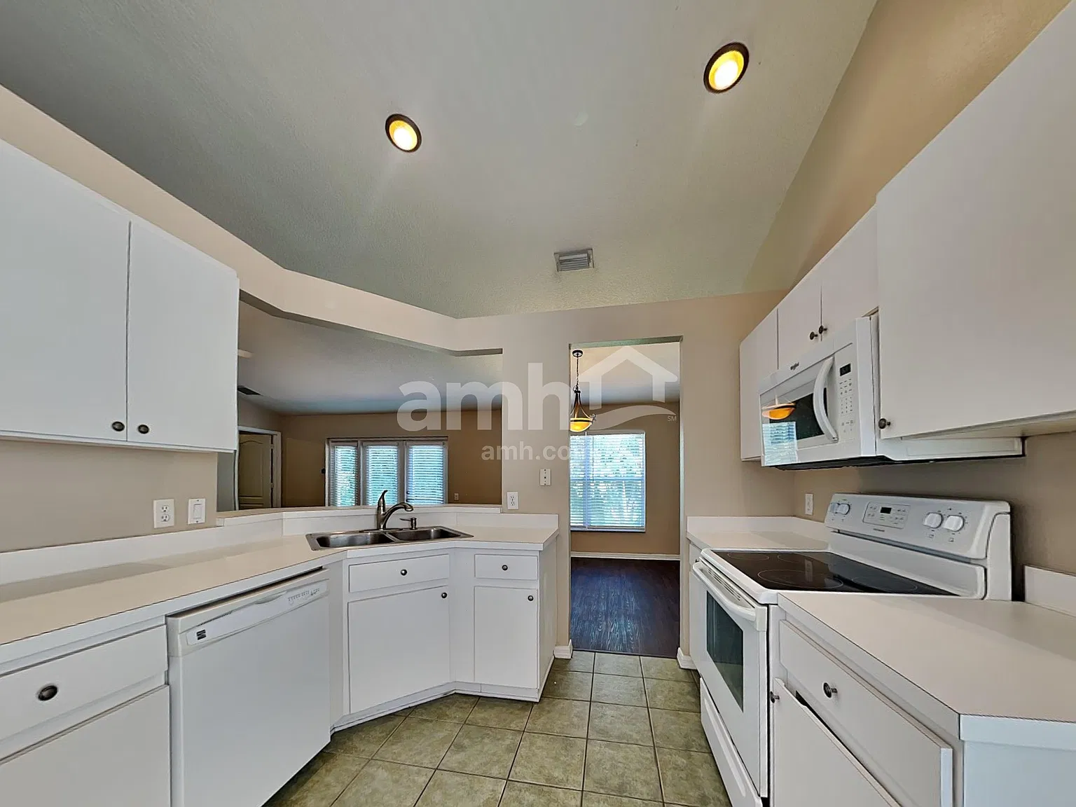 3 bed, 2.0 bath, 1530 sqft, $2,350 — Photo 3