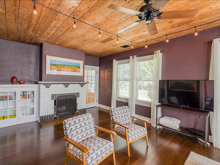 340-342 E Huisache Ave #340 — Photo 9