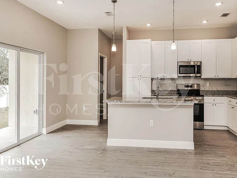 1282 Amelia Ave SW — Photo 4