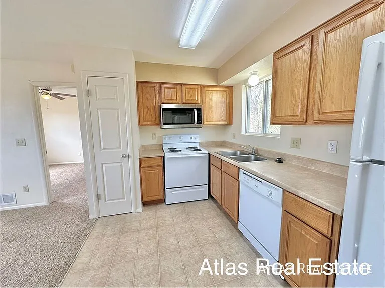 1940 W Yampa St #B — Photo 10