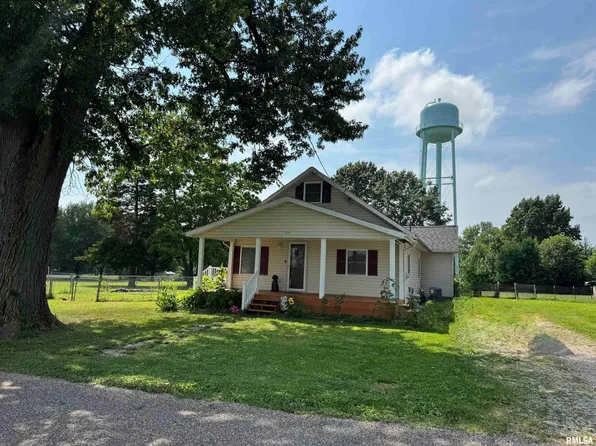 129 S High St, Plainville, IL 62365
