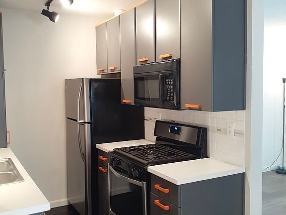 2nd image of 7559 Whitsett Ave #2