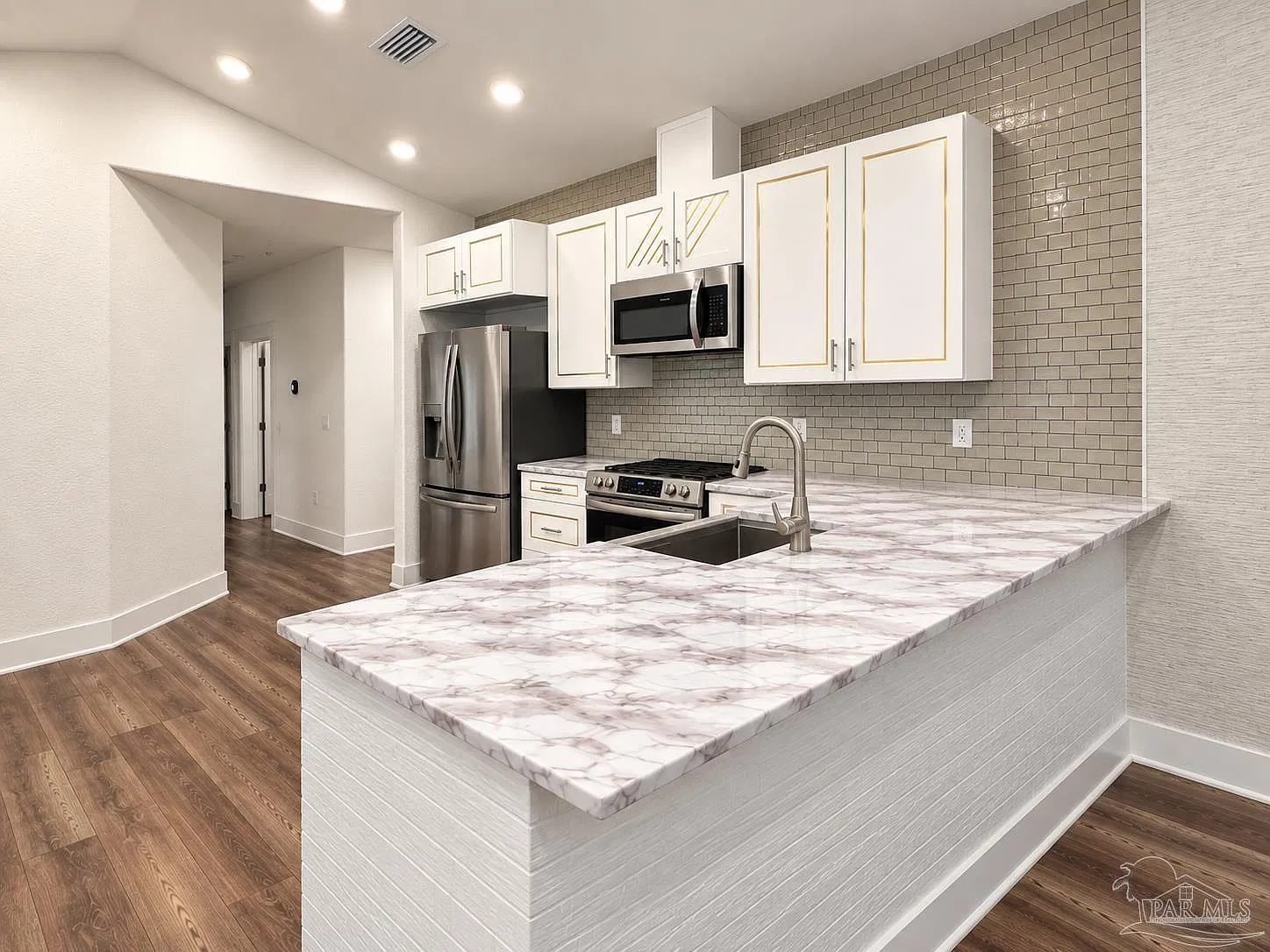 3 bed, 1226 sqft, $1,995 — Photo 4