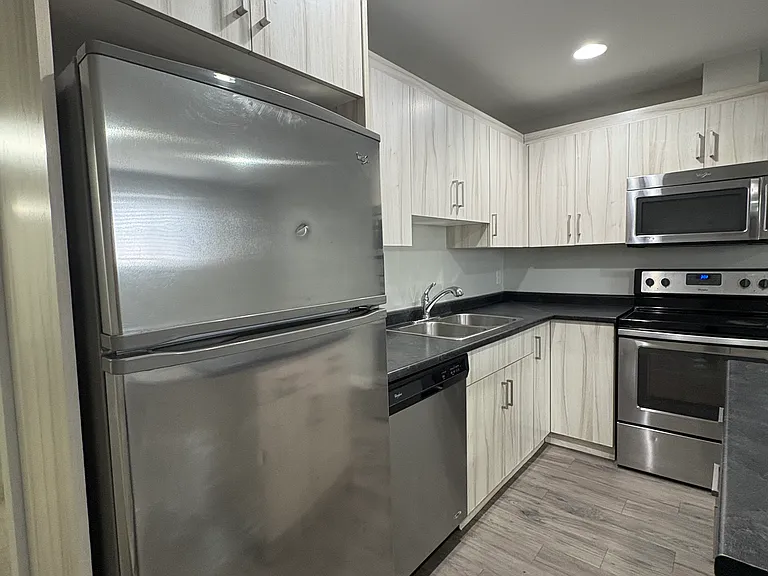 1530 Logan Ave — Photo 3