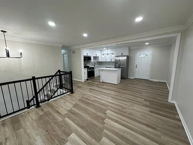 207 Pacific Dr — Photo 2