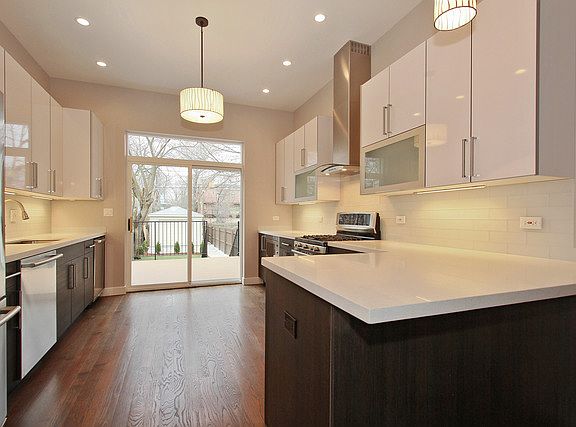 5th image of 4074 S Lake Park Ave