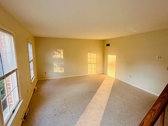 24 Pinewood Circle - Living Room