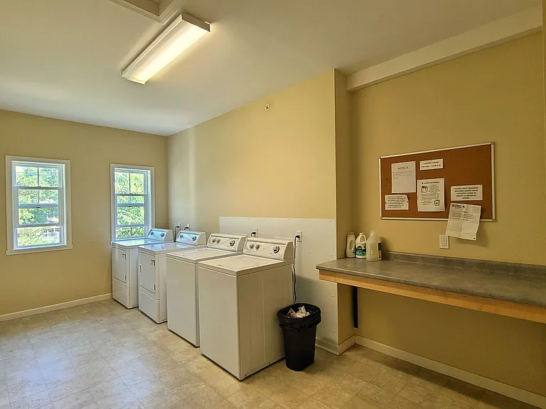 Hayes Apartments — Photo 9