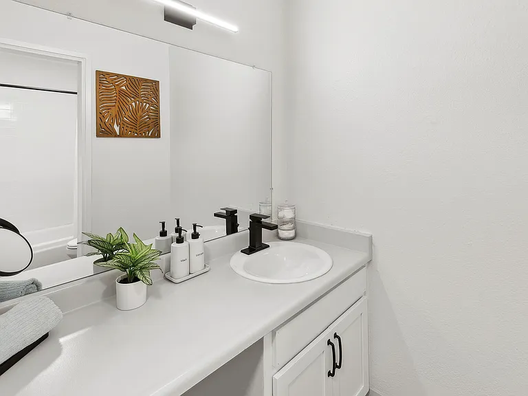 ReNew on Coloma — Photo 6