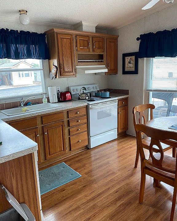 1st image of 30 Waterford Ln