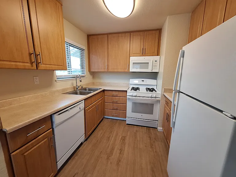Sea Breeze Apartments for rent in Marina, CA — Photo 16