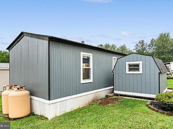 5th image of 7 Spruce Dr