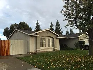 3 bed, 1200 sqft, $2,400 — Photo 1