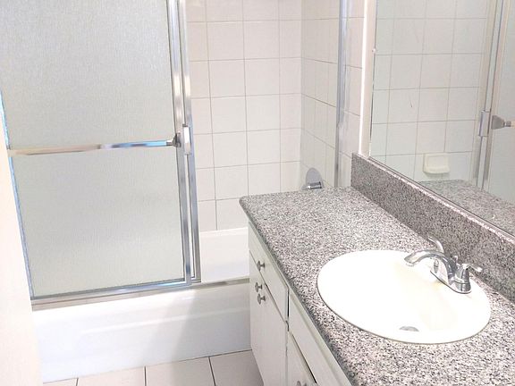 5th image of 1427 N Poinsettia Pl #1614