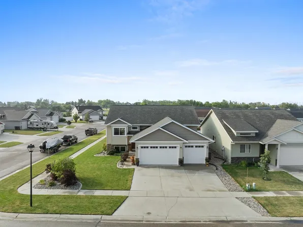 10 Harmony Blvd, Surrey, ND 58785