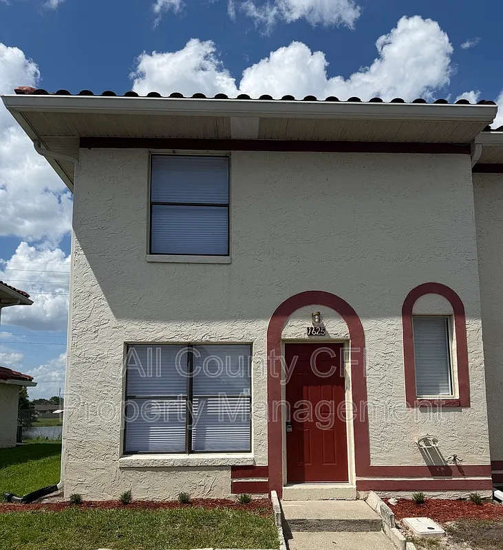 2 bed, 2.5 bath, 1104 sqft, $1,750 — Photo 1