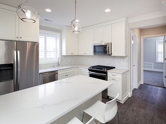 4th image of 7549 Parkdale Ave #N