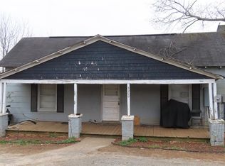 3200 Smithtown Rd, East Bend, NC 27018