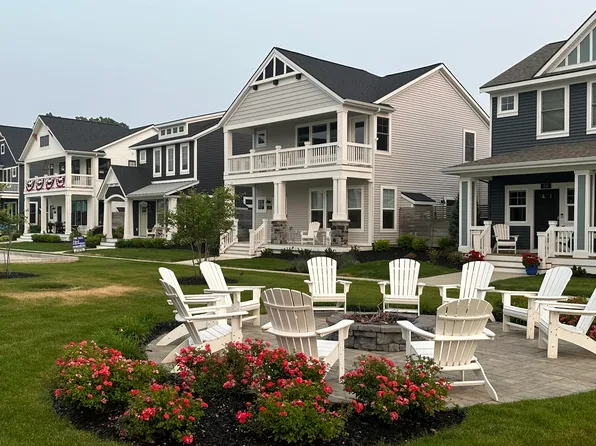 408 W Robinson Dr, Whitehall, MI 49461