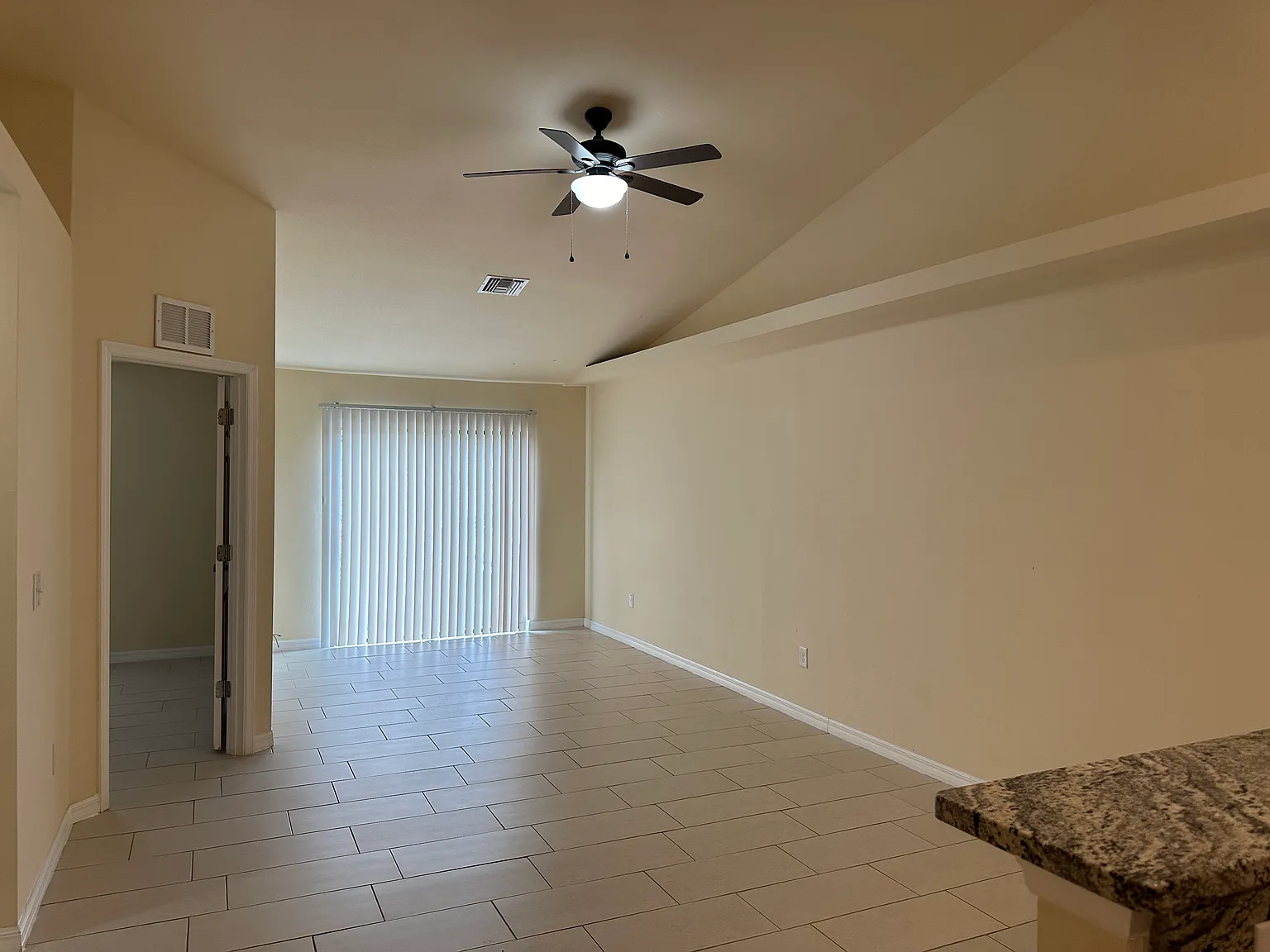 1443 Se 10th Ter — Photo 3