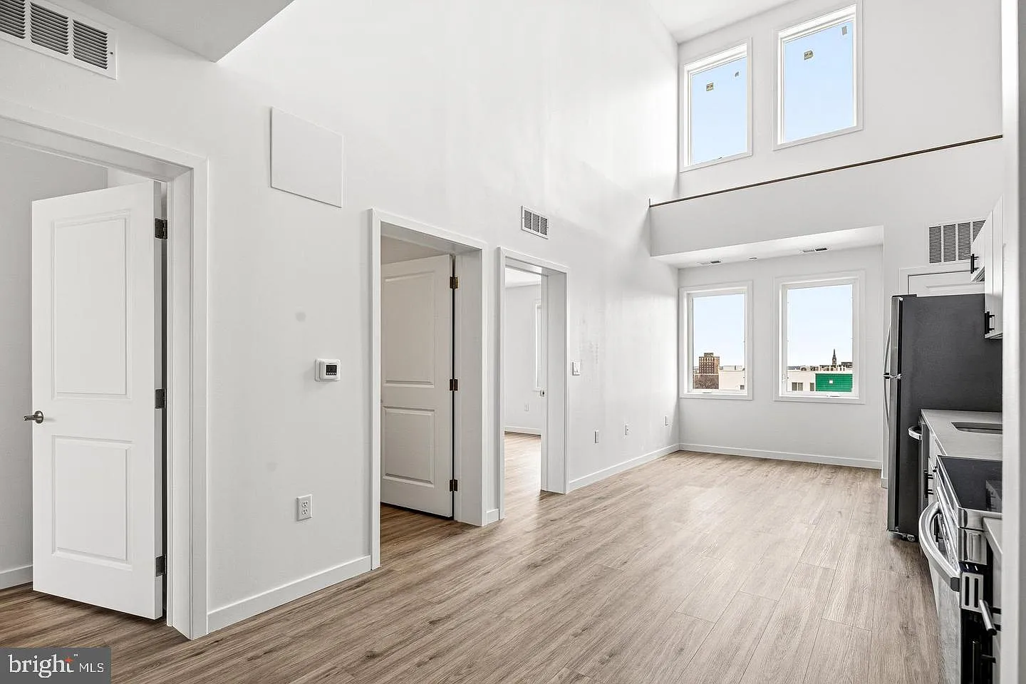 4 bed, 3.0 bath, 1470 sqft, $3,323 — Photo 4