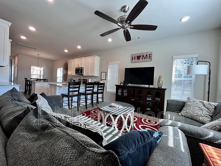 1452 W Sligo St — Photo 2