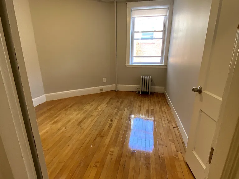140 Davis Ave — Photo 10