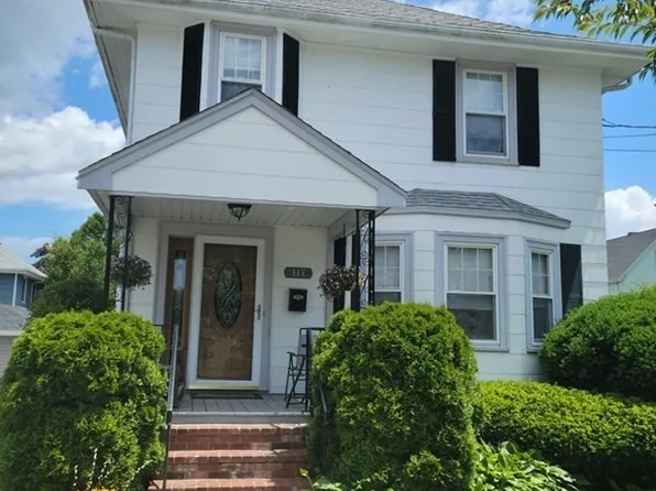 111 Davis St, Quincy, MA 02170