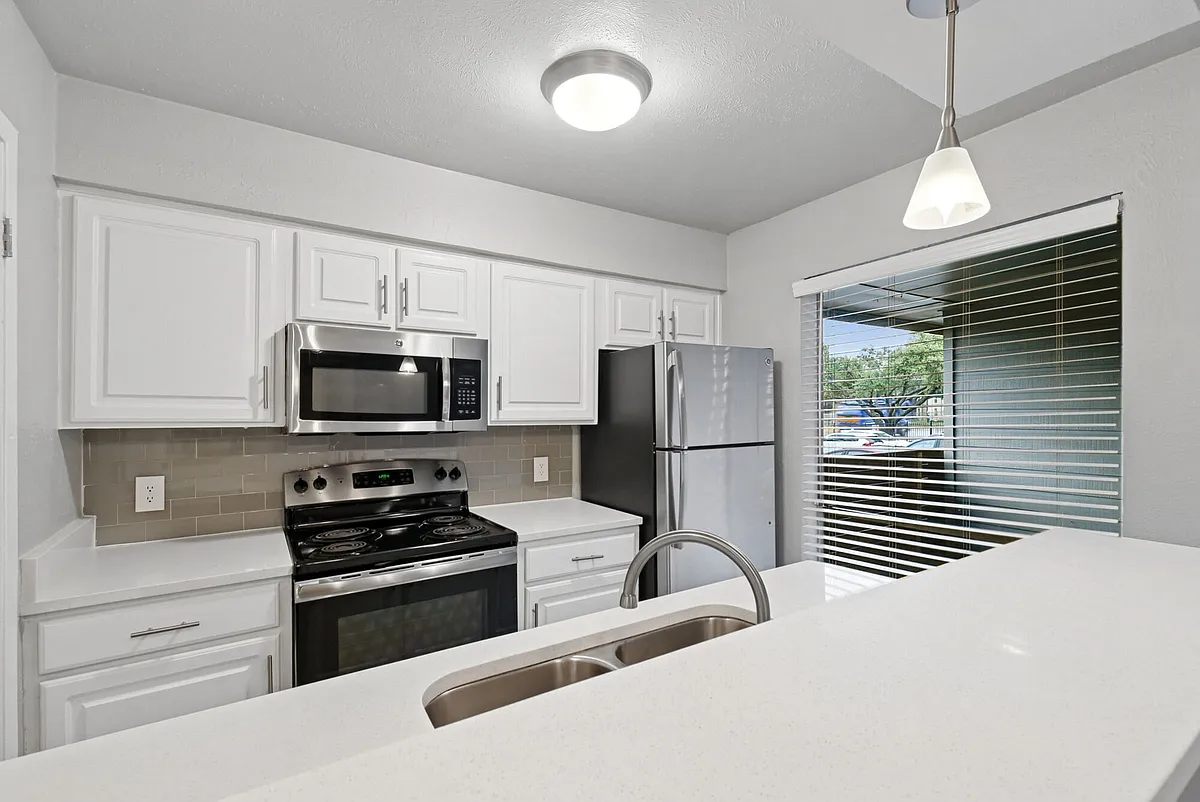 Building Photo - Avondale Parc @ Bellmar